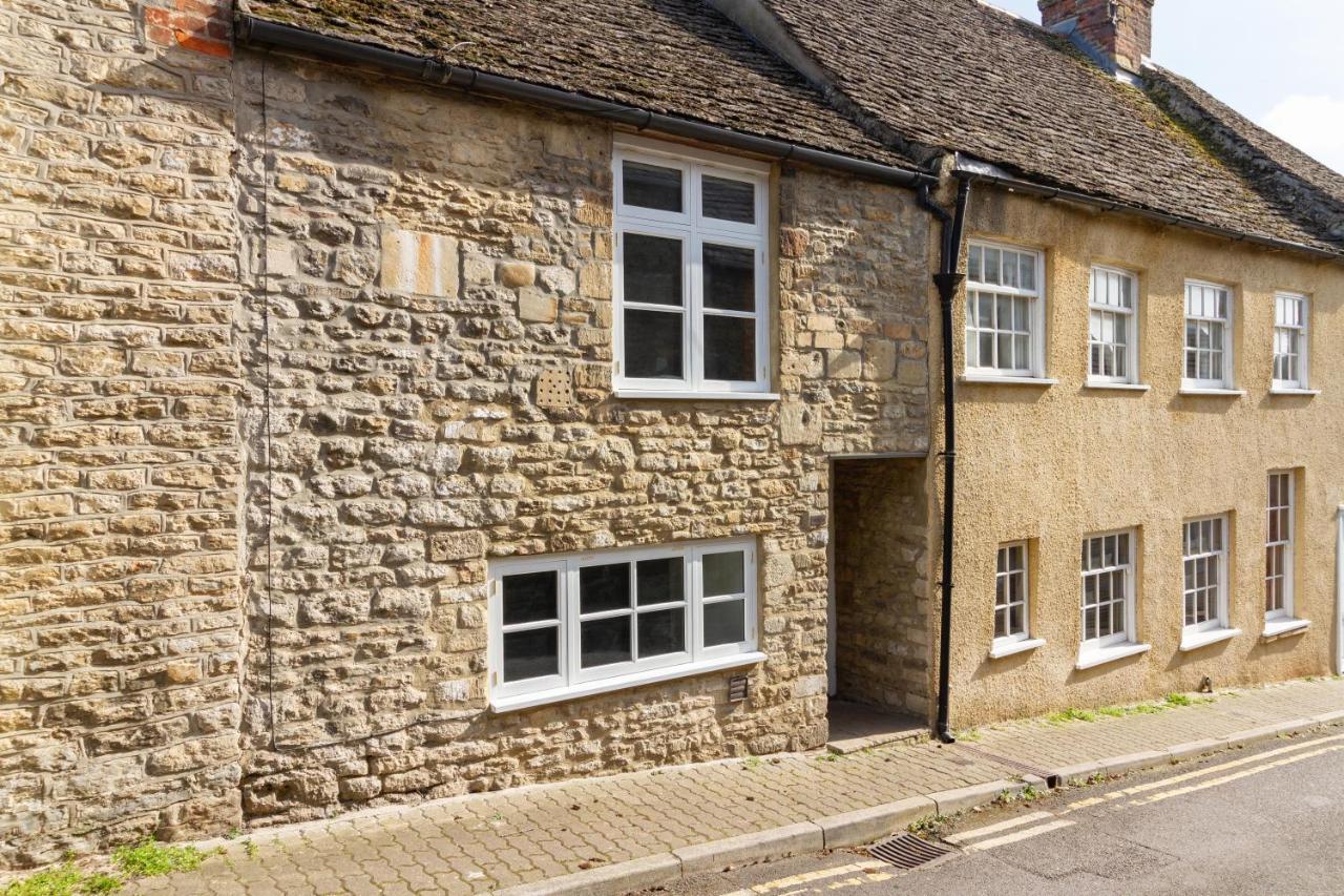 The Shoe Box Cottage With Allocated Parking 马姆斯伯里 外观 照片